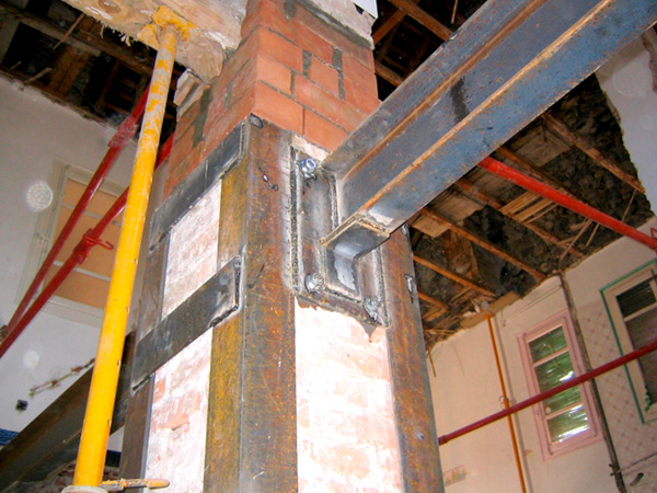 Refuerzo con estructura metálica